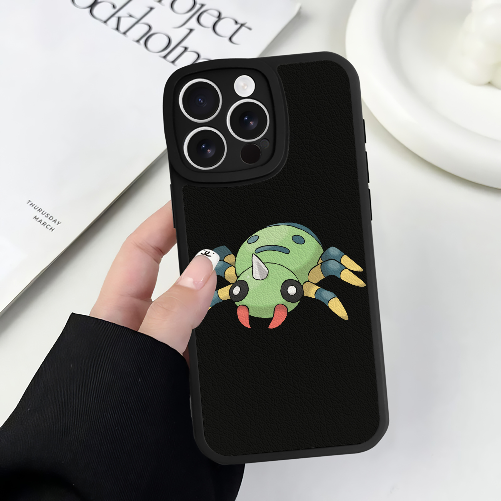 （画像用） ポケットモンスター Pokémon 【iPhone 16シリーズ対応】シリコンスマホケース（レザー調） 材質：シリコン